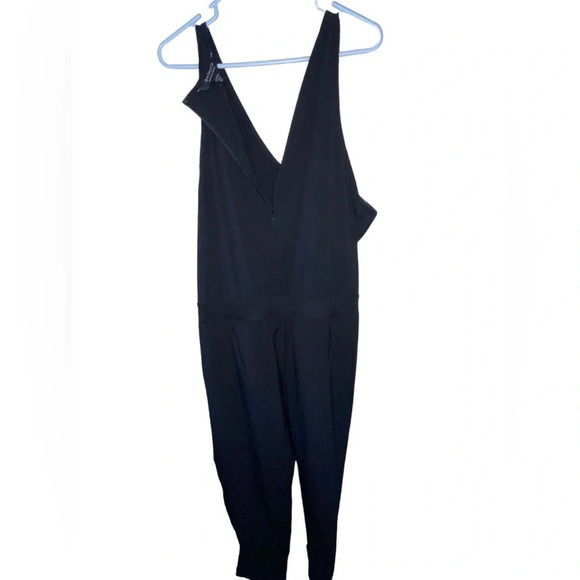 ATHLETA Brooklyn Black Sleeveless Jumpsuit Women’s Size 22 Semi Fitted Ankle - Picture 4 of 9